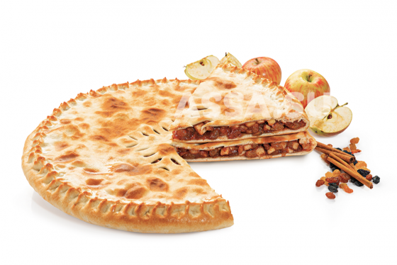 Фирменный пирог с яблоком, изюмом и корицей